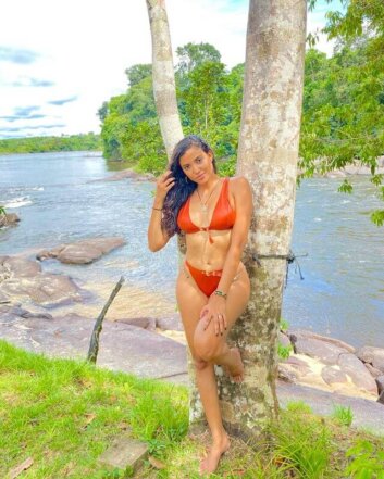 Find Suriname Singles Women