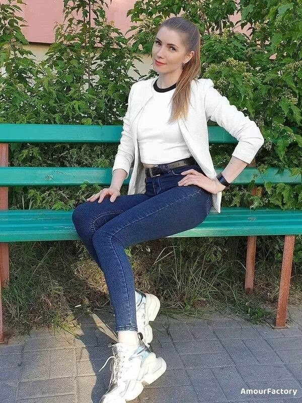 Alina Profile image 2