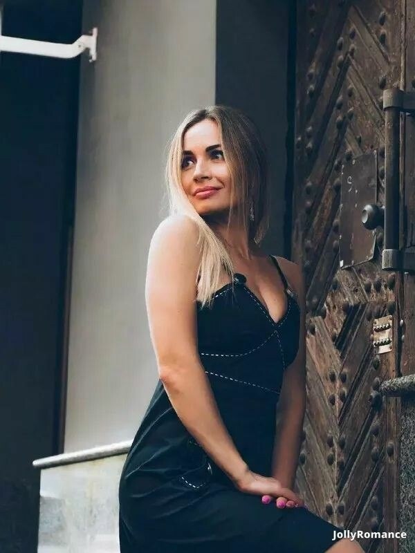 Vera, 37