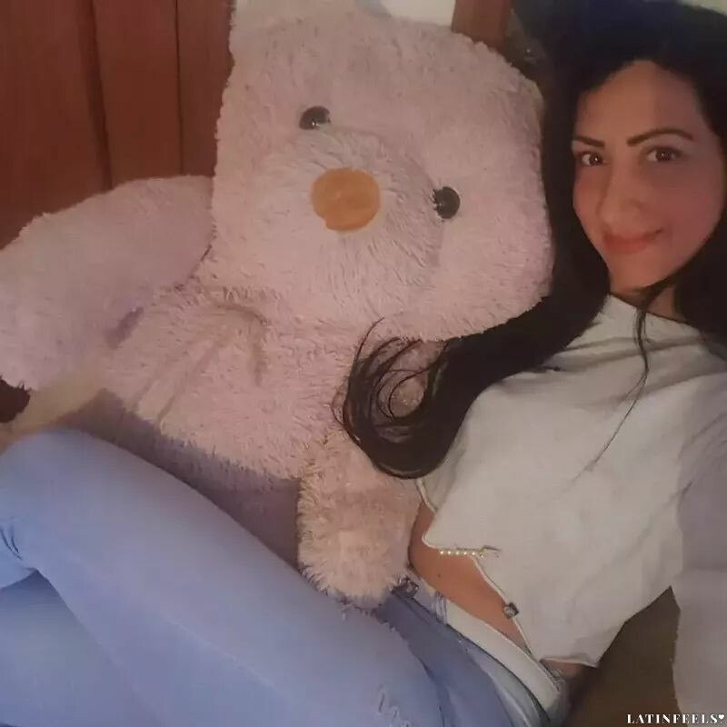 Alexandra, 36