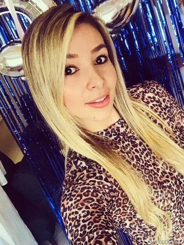 Alexandra, 31